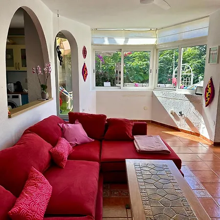 Cosy Ocean View & Garden *