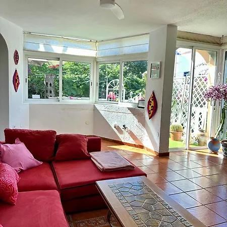Cosy Ocean View & Garden