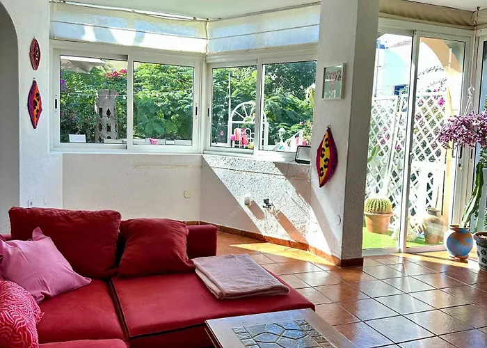 Cosy Ocean View & Garden